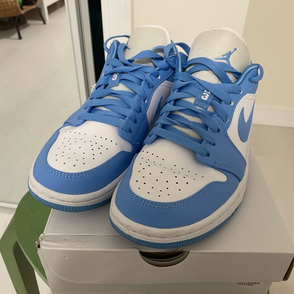 Air Jordan 1 Low UNC wmns - Picture 2 of 4